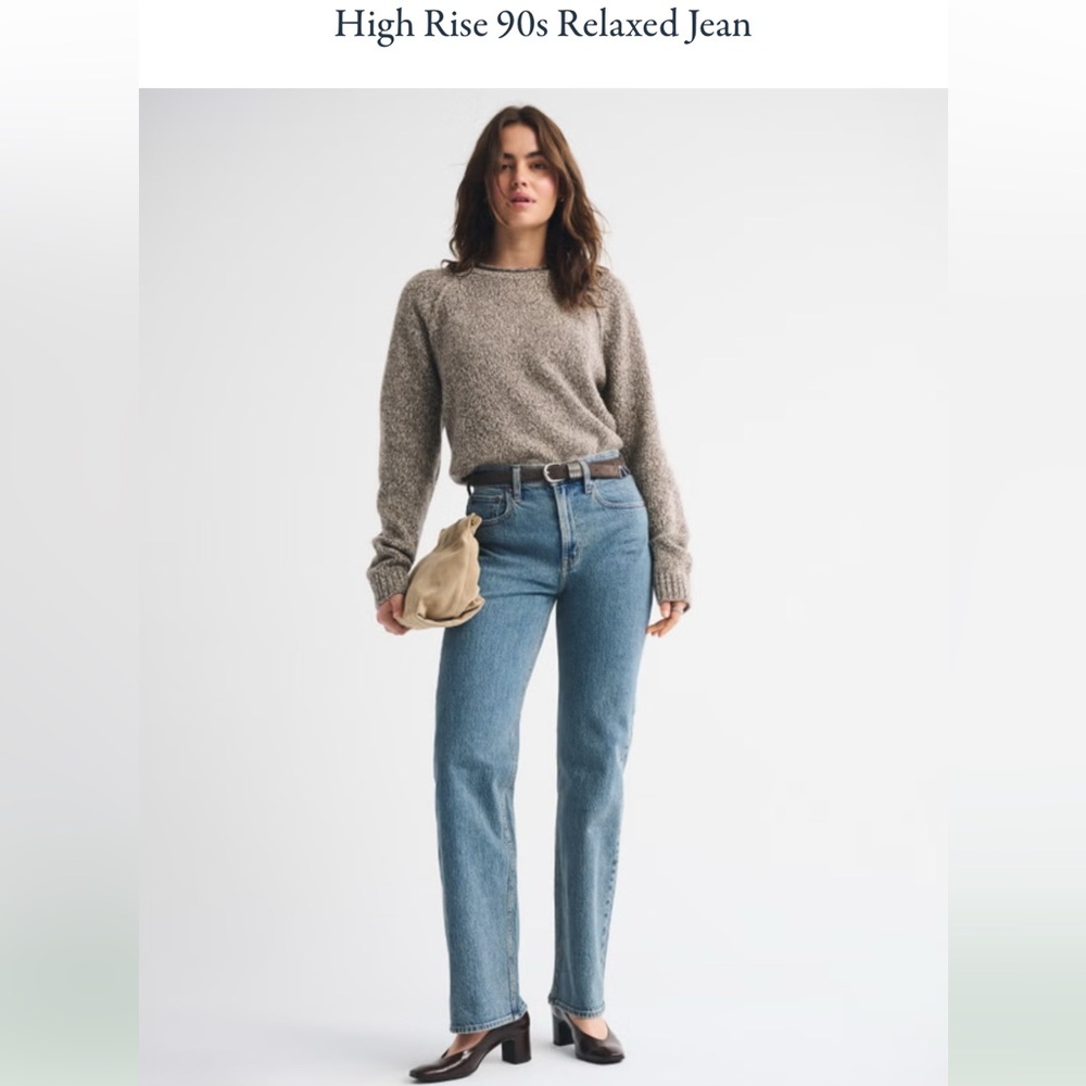 A&F 90’s Relaxed Jeans in Medium-Brand New